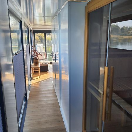 Schwimmendes Ferienhaus Sky Elsterheide ภายนอก รูปภาพ