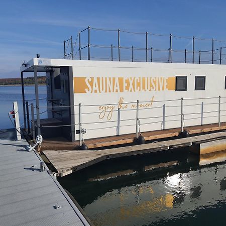 Schwimmendes Ferienhaus Sky Elsterheide ภายนอก รูปภาพ