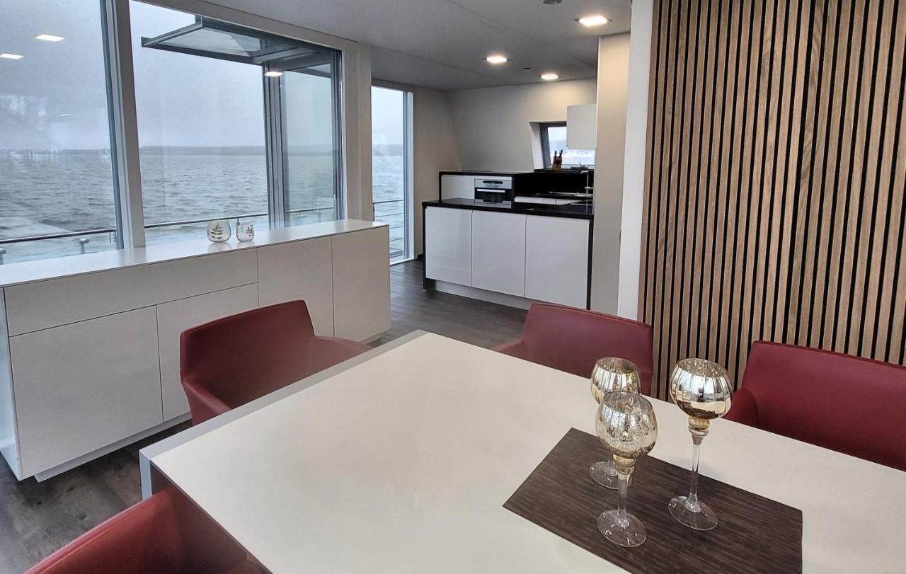 Schwimmendes Ferienhaus Sky Elsterheide ภายนอก รูปภาพ