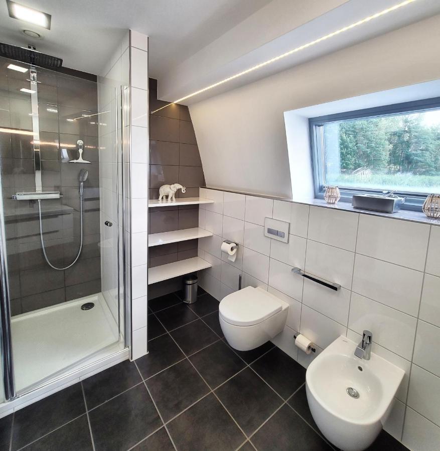 Schwimmendes Ferienhaus Sky Elsterheide ภายนอก รูปภาพ
