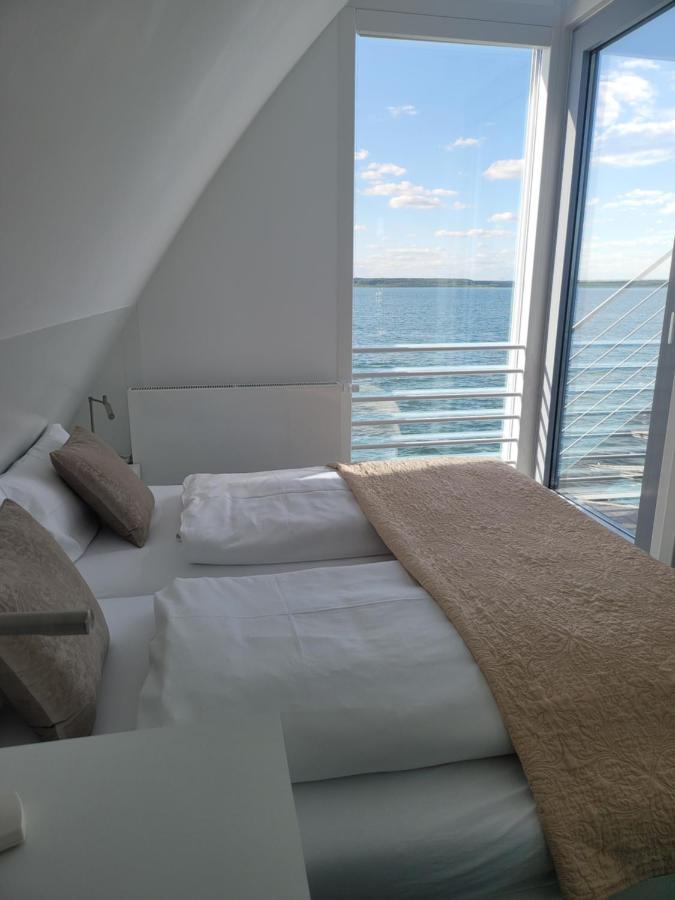 Schwimmendes Ferienhaus Sky Elsterheide ภายนอก รูปภาพ
