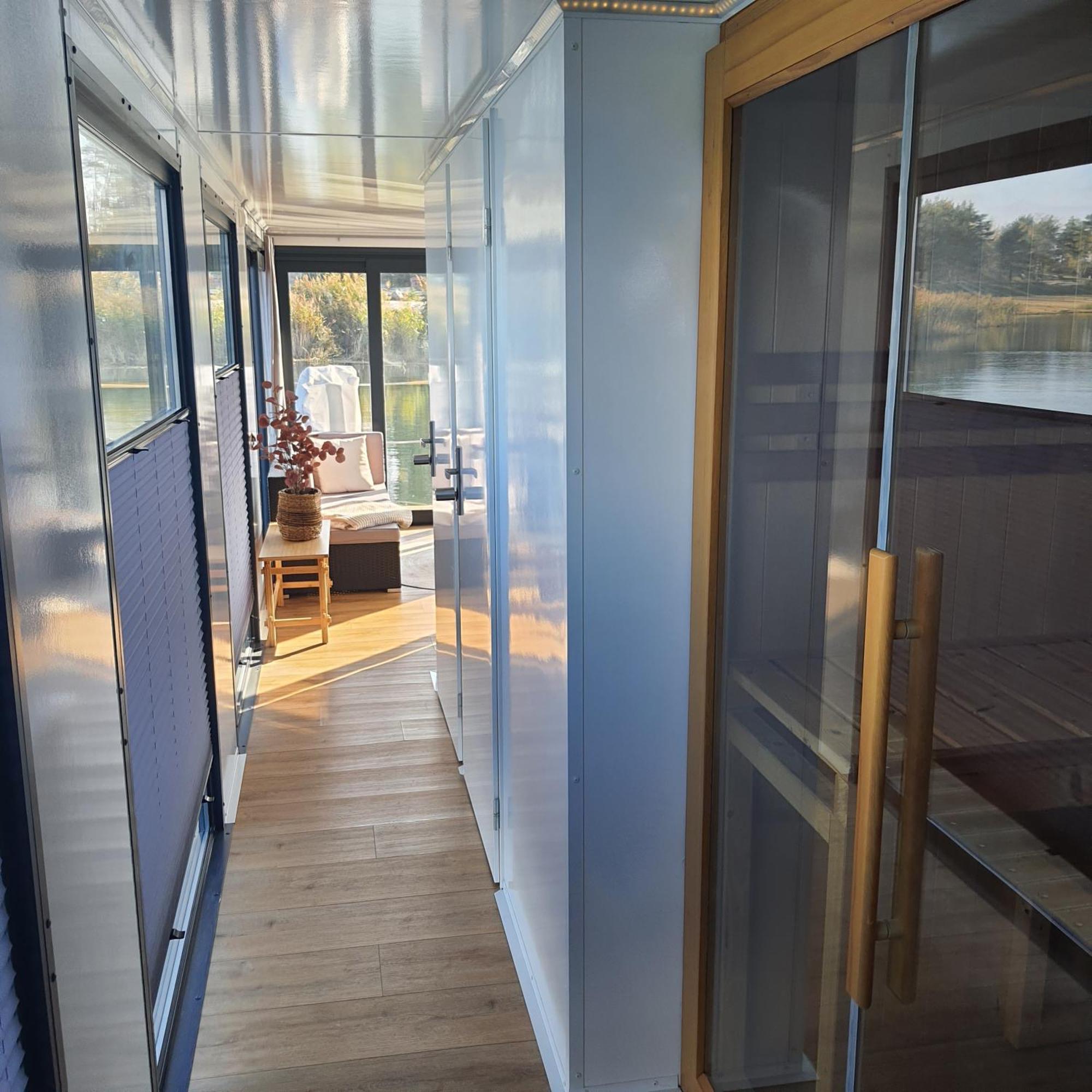 Schwimmendes Ferienhaus Sky Elsterheide ภายนอก รูปภาพ
