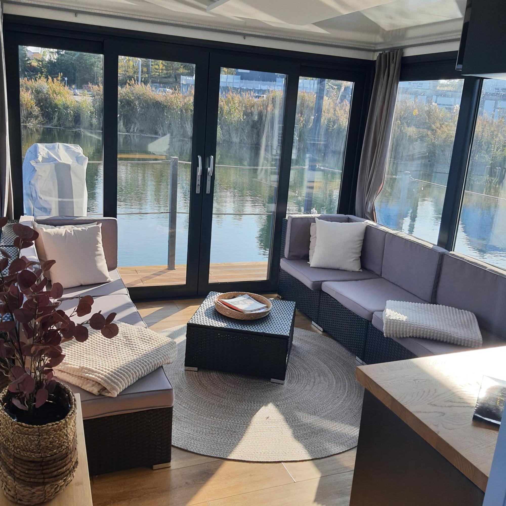 Schwimmendes Ferienhaus Sky Elsterheide ภายนอก รูปภาพ